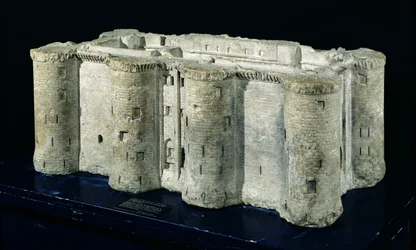 Maqueta de la Bastilla realizada con una de las piedras de la Bastilla