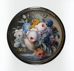 Caja de concha de tortuga con una miniatura de flores en un jarrón de piedra sobre una losa de mármol, 1827