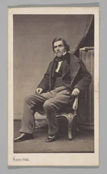 [Retrato de estudio: Eugène Delacroix sentado en una silla]