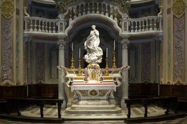 La Inmaculada Concepción, Santa María Inmaculada colocada en el altar de la capilla escenográfica 1669-70 (mármol)