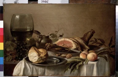 ""Bodegón de desayuno con jamón, pan, melocotones y nueces"" (Desayuno con jamón) Pintura de Pieter Claesz (circa 1597-1660) 1647 Dim. 40x61 cm San petersburgo, museo del hermitage