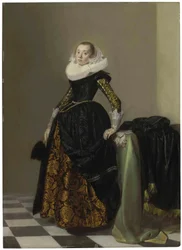 Retrato de una joven ricamente vestida, de cuerpo entero, ante una mesa drapeada