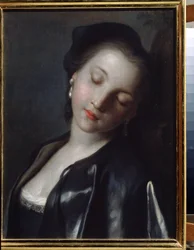 Joven mujer durmiendo
