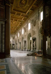 Vista de la nave central de la Basílica de San Juan de Letrán. El techo probablemente realizado por Pirro Ligorio (1510-1583)