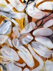 Formas abstractas doradas y fluidas
