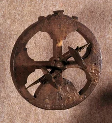 Un astrolabio, un instrumento de medición astronómica utilizado por los navegantes. Hecho en Portugal. 1648