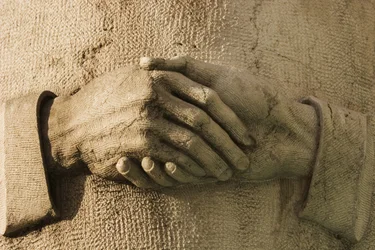 Dándose la mano