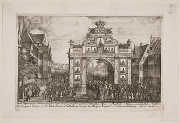 Federico V pasa por el arco de honor en Horsens