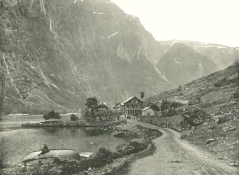 Estación telefónica y hoteles, Gudvangen, Noruega