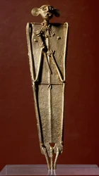 Arte precolombino, civilización Muisca: estatuilla de mujer (Tunjo) en oro