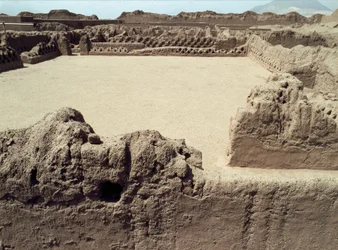Cultura chimú: vista de la ciudad precolombina de Chanchan, 850-1470 d.C.