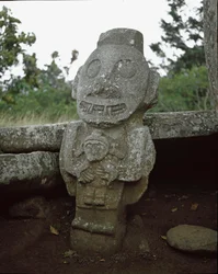 Escultura megalítica de la diosa de la fertilidad