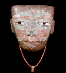 Arte precolombino: máscara funeraria de la civilización de Teotihuacan III (300-650 d.C.) México. Ciudad de México. Museo Nacional de Antropología