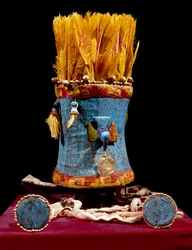 Civilización precolombina Chancay (Perú): tocado y pendientes (siglos XIII-XV)