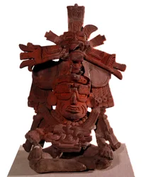 Civilización precolombina: urna funeraria que representa al dios del fuego. 200-300 d. C. Ciudad de México, Museo Nacional de Antropología, México