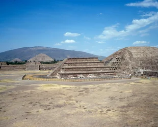 Civilización precolombina: vista del sitio de Teotihuacán: el templo (o pirámide) del sol