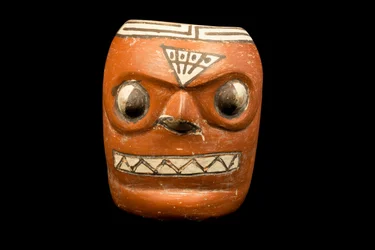 Cefalomorfo de cerámica / Cultura Wari (o Huari) (terracota)