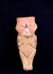Figurilla femenina / Cultura Chancay () (terracota)