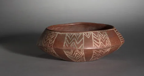 Cuenco de Líneas Blancas con Tortuga y Sol, c.4000-3400 a.C.