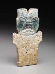 Placa antropomórfica, posiblemente la Serpiente de Fuego, período Preclásico, 800-400 a.C.