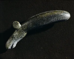 Prehistoria: herramienta de diorita con forma de alce. Edad de Piedra. Museo Histórico de Suecia, Estocolmo, Suecia