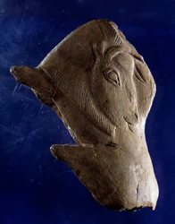 Arte prehistórico (Magdaleniense Superior): "Bisonte levantándose"