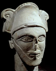 Prehistoria: cabeza de jefe semita en piedra. Influencias egipcias y beduinas. Edad de Hierro. Amán. Museo Nacional, Jordania