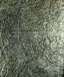Prehistoria, arte rupestre: petroglifo (graffiti en piedra) de figuras humanas. Neolítico, Edad de Piedra. (Azerbaiyán) Edad de Bronce. Bakú, Museo Estatal de Historia de la Religión de Azerbaiyán