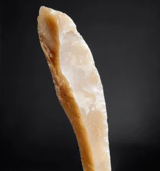Prehistoria: punta de sílex de la Necrópolis de Arene Candide (Finale Liguria), Liguria. Paleolítico Superior, Edad de Piedra. Génova, museo de arqueología ligur