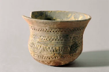 Prehistoria: vaso en forma de campana. Neolítico