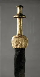 Espada proveniente de Guadalajara (España), detalle del mango en oro, período prehistórico
