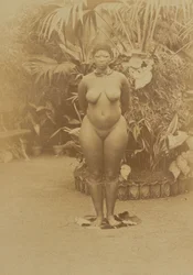 [Mujer sudafricana, desnuda]