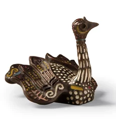 Un pisapapeles de bronce y esmalte en forma de cisne
