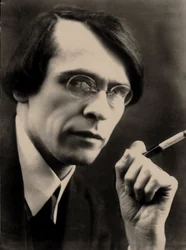 Vladislav Khodassevitch - Retrato del poeta Vladislav Khodasevich (1886-1939), por Shumov, Pyotr Ivanovich (1872-1936). Fotografía, finales de los años veinte. Colección privada