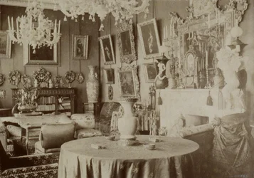 La sala de estar en la dacha de Pyotr Durnovo en Petersburgo, 1880s