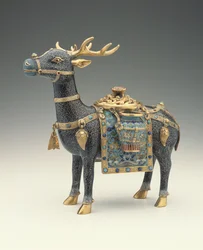 Figura de un ciervo (esmalte cloisonné)