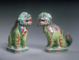 Par de Leones Famille Verte, período Kangxi (1662-1722)