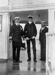 Comodoro Sir Archibald Milne 1855-1938 y su subteniente, Pipon, 1908