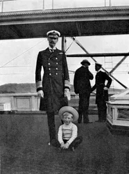 Rey Haakon VII de Noruega 1872-1957 con su hijo Olav 1903-1991, 1908