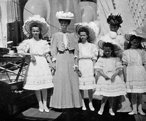 La madre, hermana e hijos del Zar Nicolás II 1868-1918 de Rusia, 1908