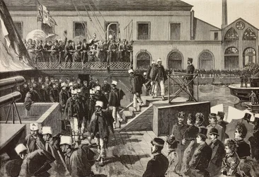 Soldados italianos abordando el barco Washington, Nápoles, Italia, tercera expedición italiana en el Mar Rojo, grabado del dibujo de Quinto Cenni y boceto de M Del Don, de L