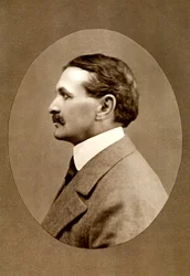 Robert Smythe Hichens, periodista y novelista inglés