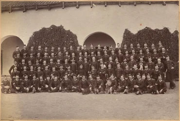 B. c/o Regimiento de Devonshire, Jhansi (anverso)