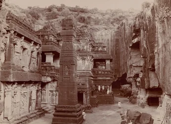 Templo excavado en la roca de Khalias, Ellora