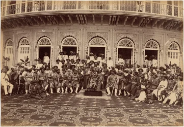 El maharajá Scindia, nobles y altos funcionarios, Gwalior