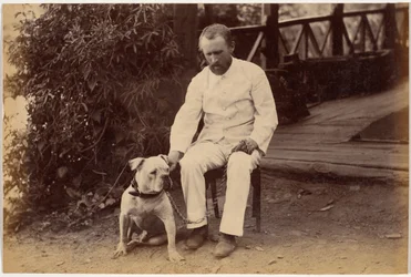Robert Hotz, Esquire, y bulldog