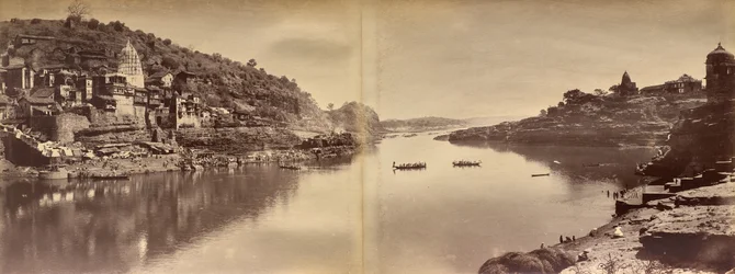 Panorama en dos partes con vista del río Narmada en Omkareshwar
