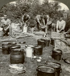 Cocineros del ejército preparando una comida, Primera Guerra Mundial, 1914-1918