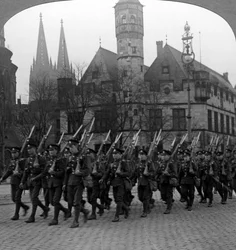 Tropas británicas marchando en Colonia, Alemania, 1918-1926