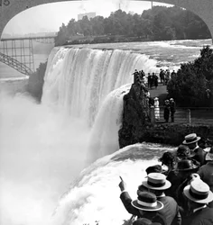 Cataratas del Niágara desde Goat Island, Nueva York, EE.UU.